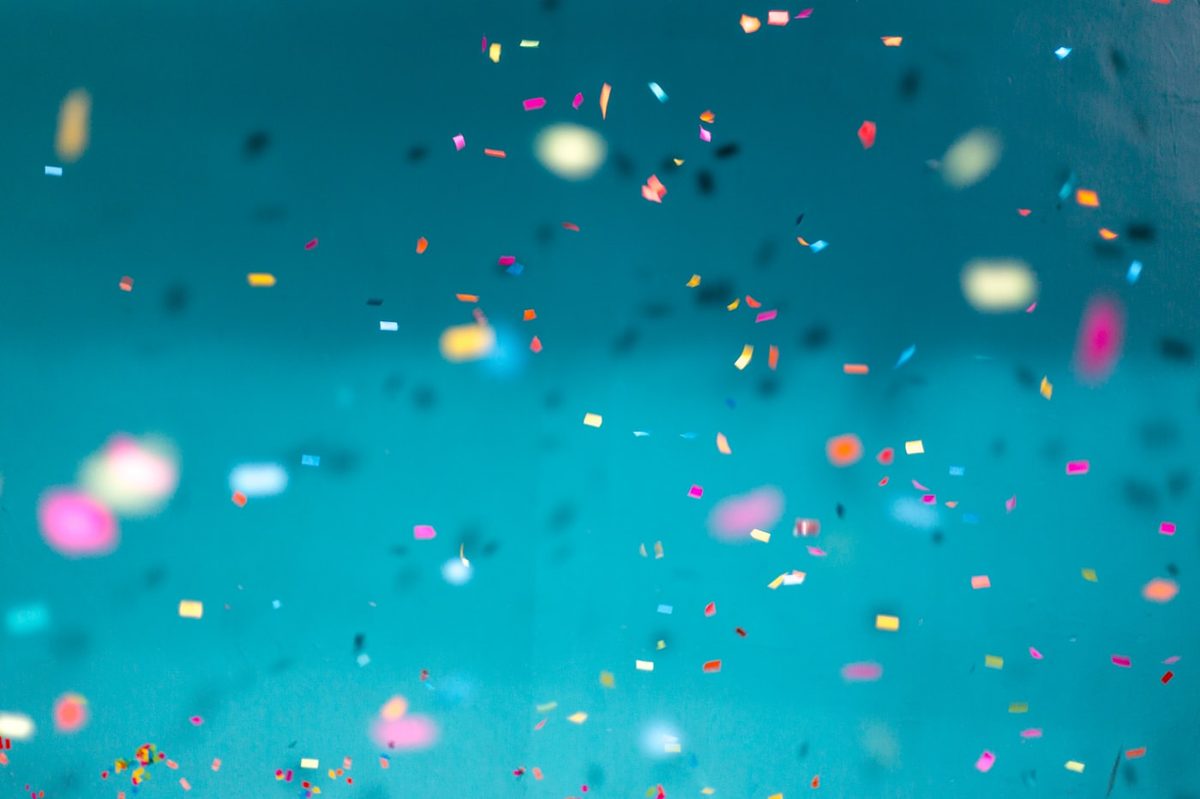 Taburan confetti warna-warni